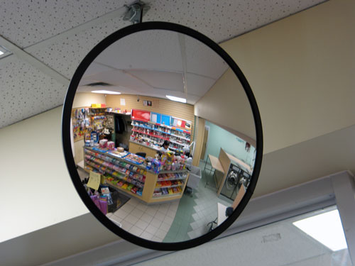 Особенности и необходимость применения сферических зеркал в торговых залах